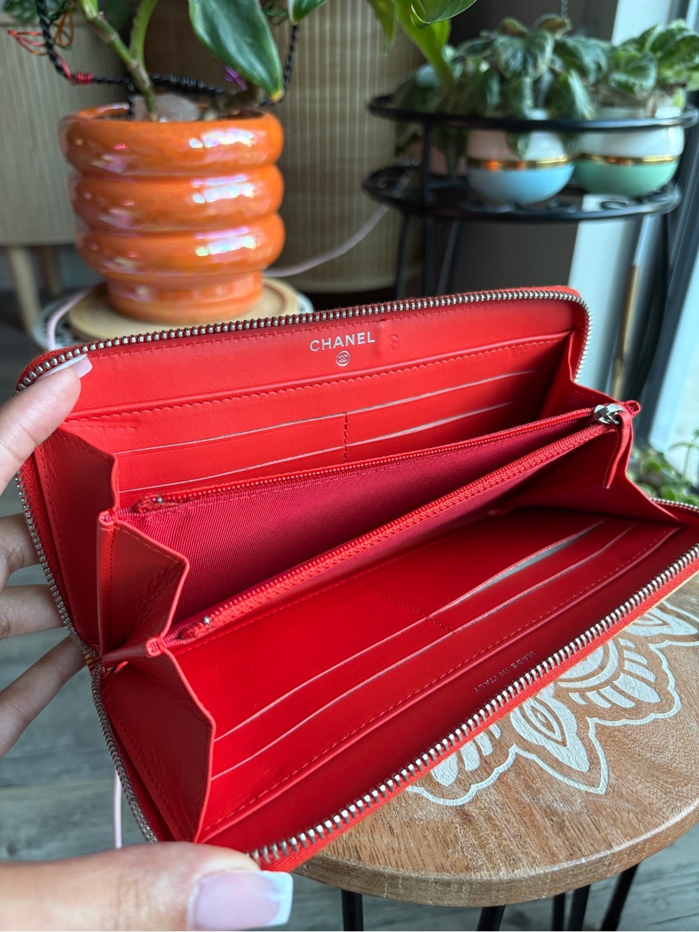 CHANEL Red and Cream Striped Zip Wallet - Picture 4 of 9